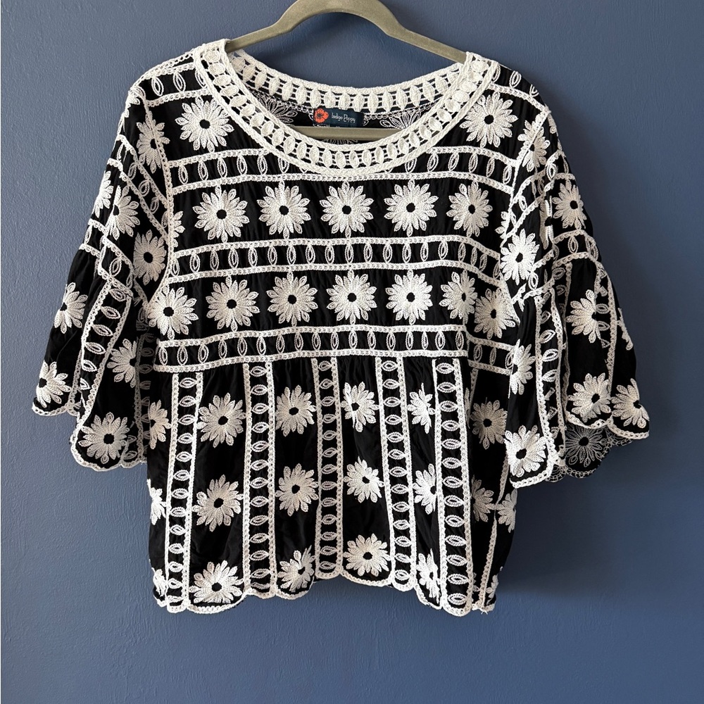Chic Black and White Floral Women's Blouse - Picture 2 of 12